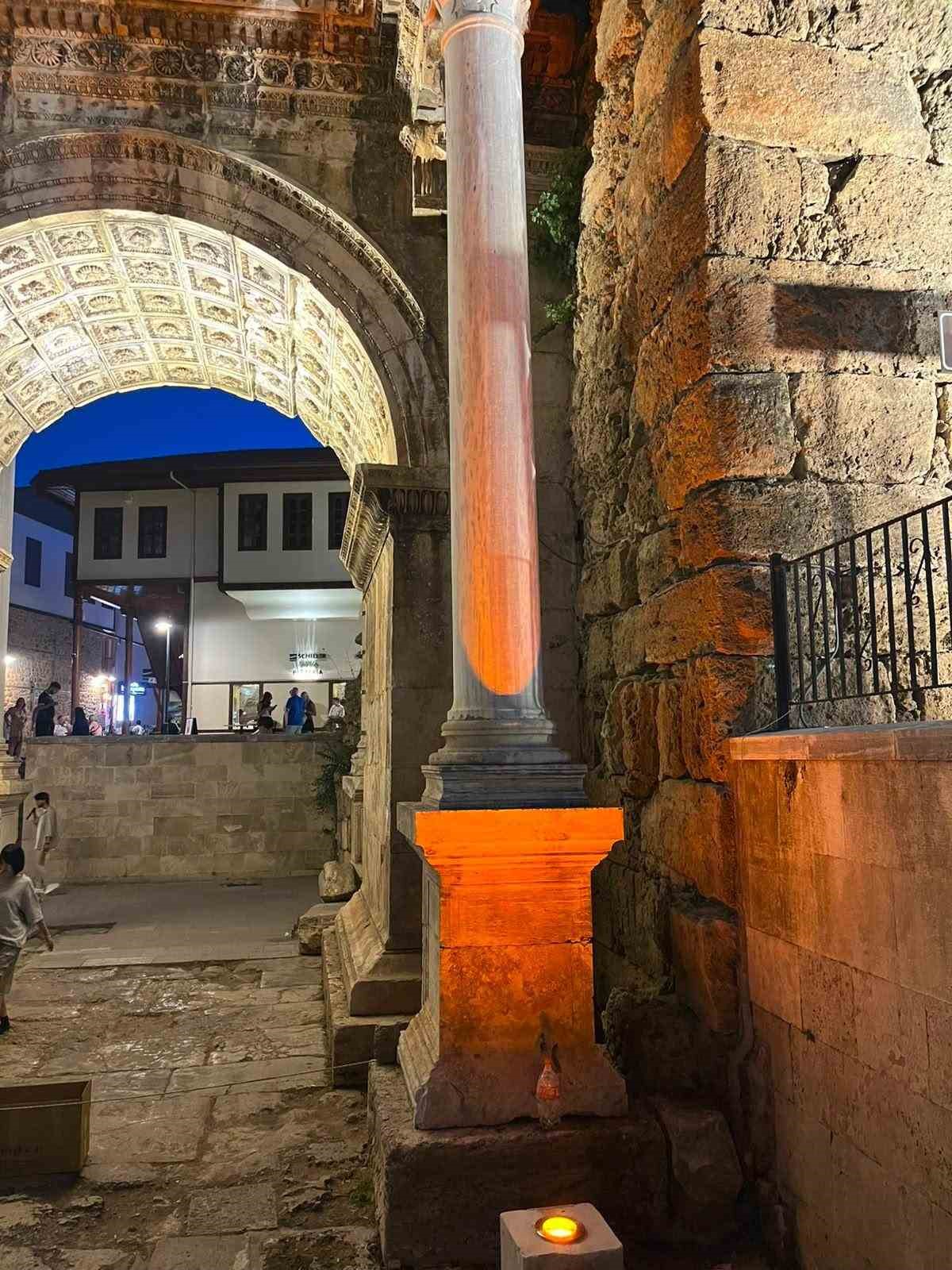 antalyanin tarihi kapisi aydinlatildi 8 AAZ9qSbe