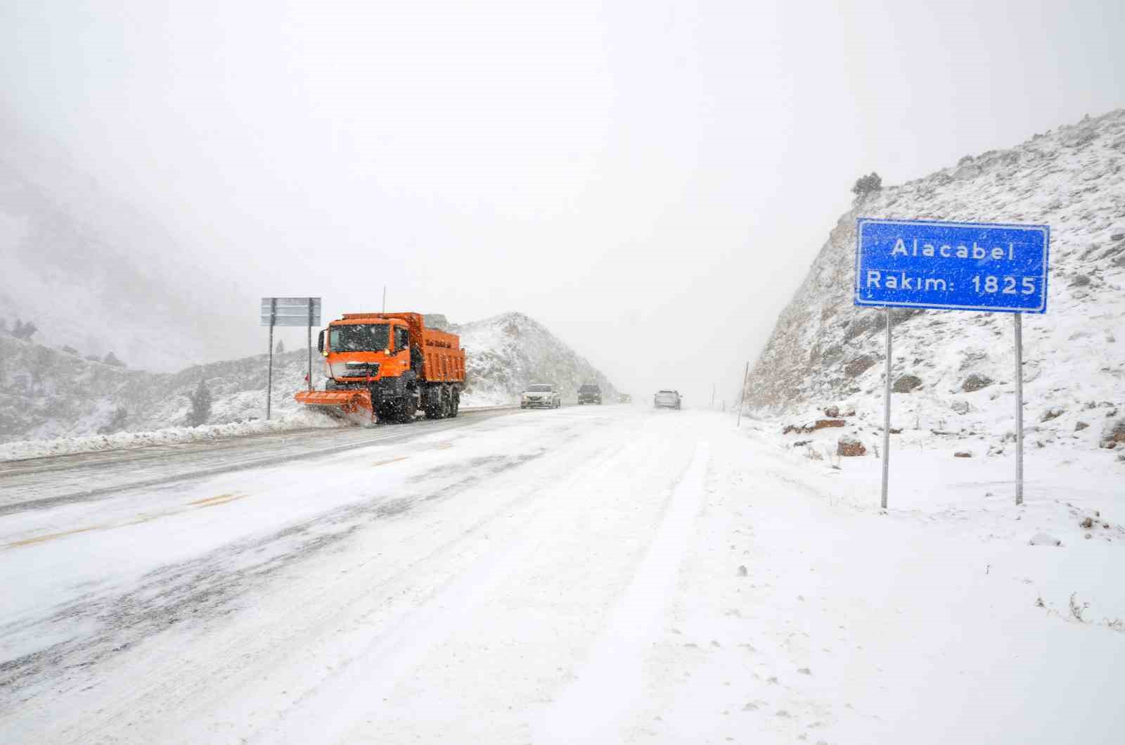 antalyaya kar yagisi araliklarla devam ediyor 0 JAZ9es4n