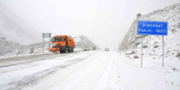 antalyaya-kar-yagisi-araliklarla-devam-ediyor-45SA38tR.jpg