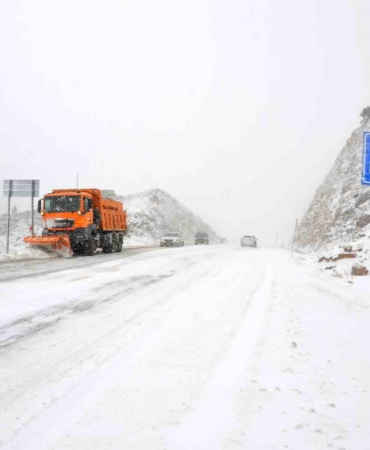 antalyaya-kar-yagisi-araliklarla-devam-ediyor-45SA38tR.jpg