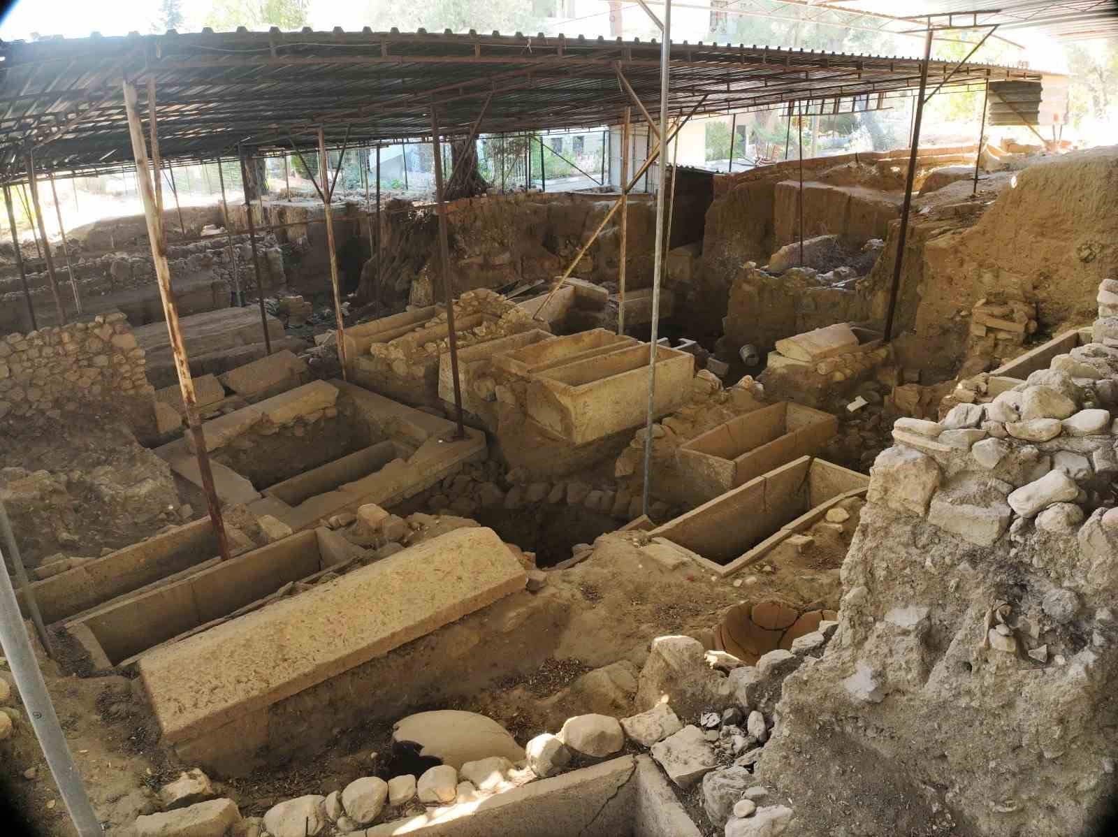 antandros kazilari tum hiziyla suruyor 0 EKBi1bun
