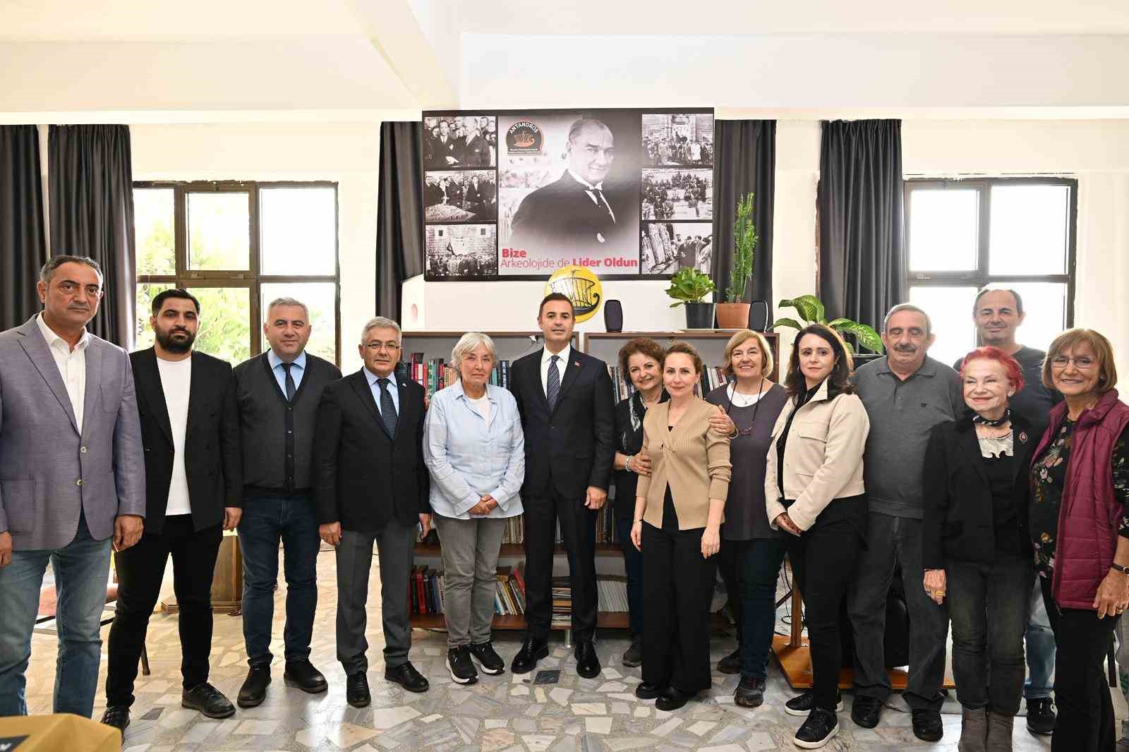 antandros kazilari tum hiziyla suruyor 2
