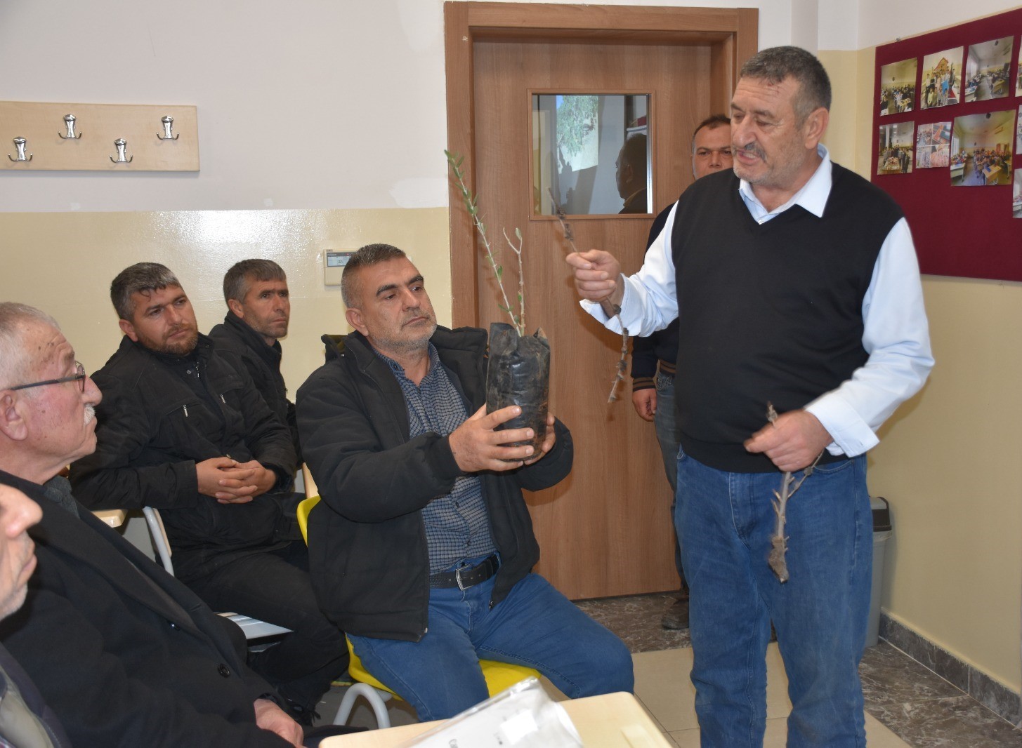 antep fistigi ve zeytin ureticilerine budama egitimi 2 AmY2GMrq