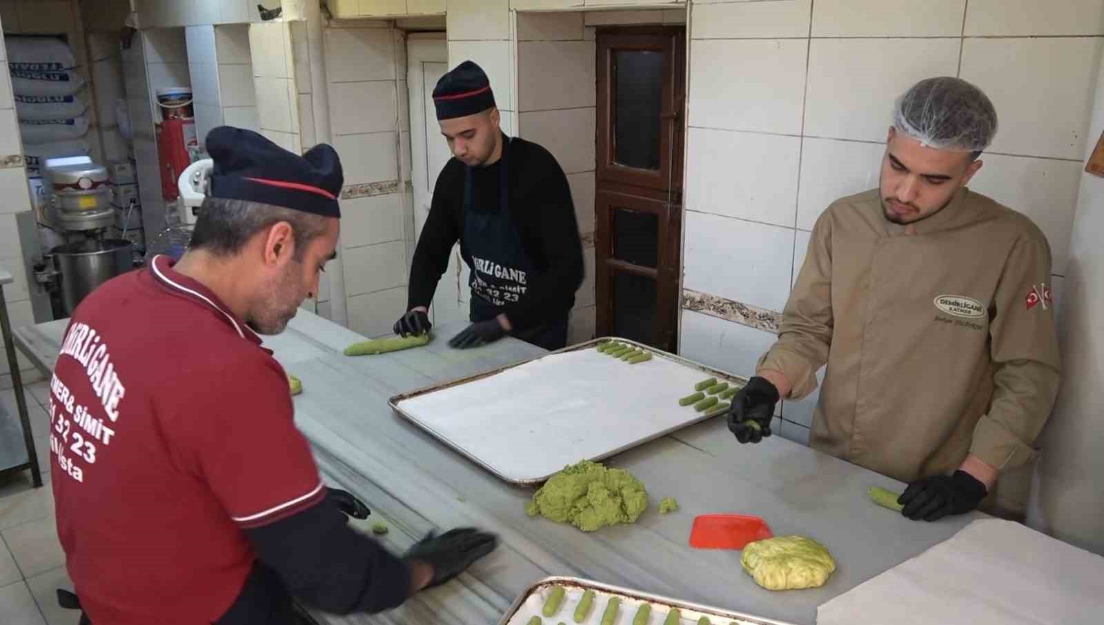 Antep fıstıklı kurabiye bayramda damakları tatlandıracak 8 antep fistikli kurabiye bayramda damaklari tatlandiracak 4 gRc1VGpS