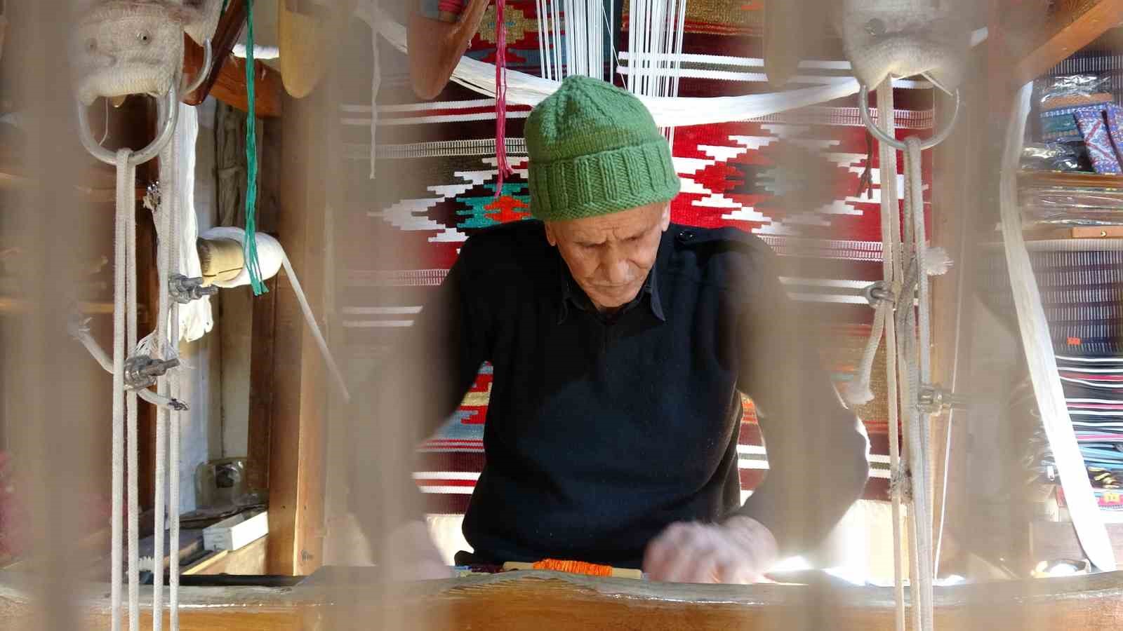antep kilimini yasatmak icin 80 yildir tezgah basinda 0 2vFVIemW