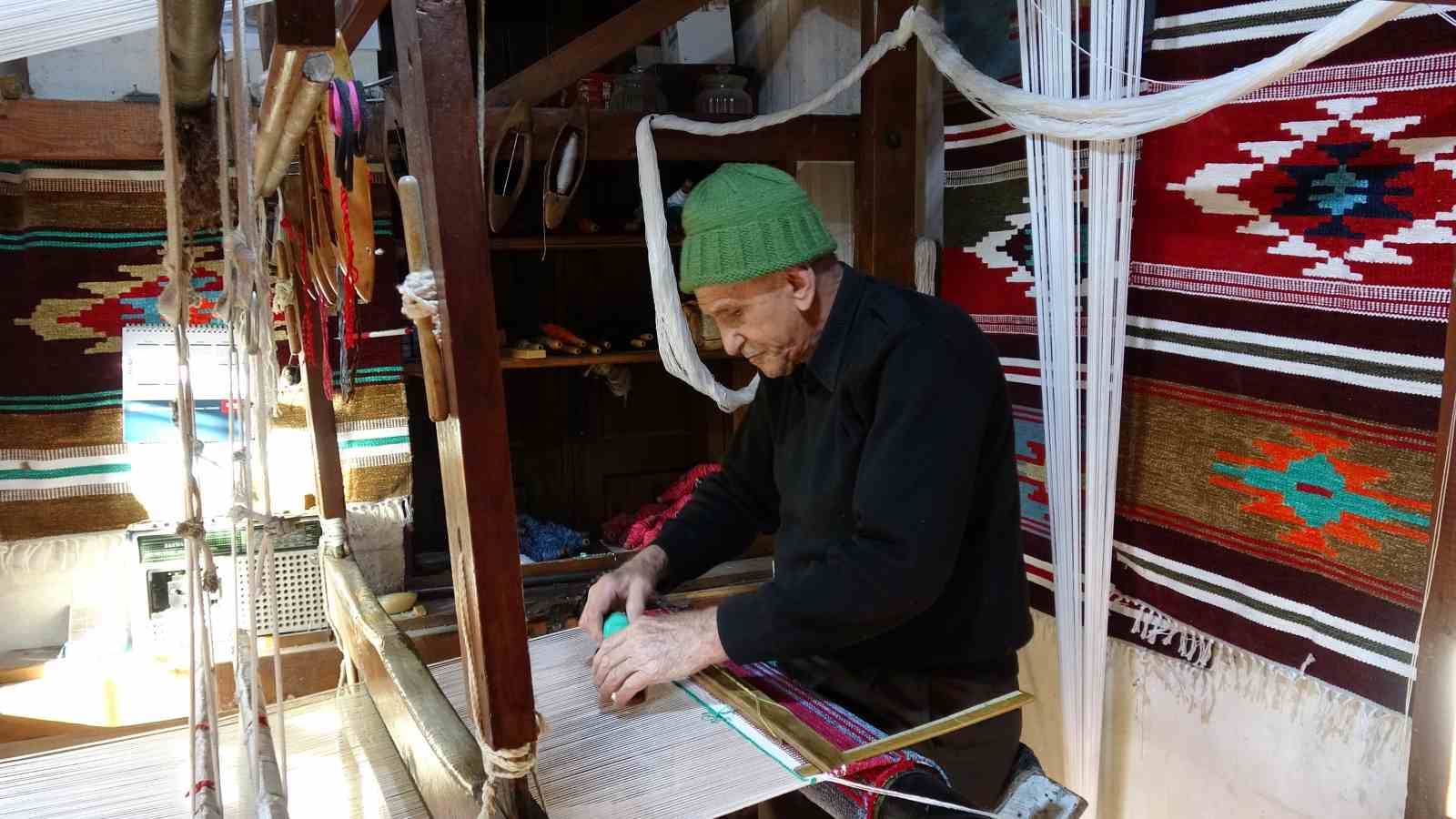 antep kilimini yasatmak icin 80 yildir tezgah basinda 3 bf5B7Qvw