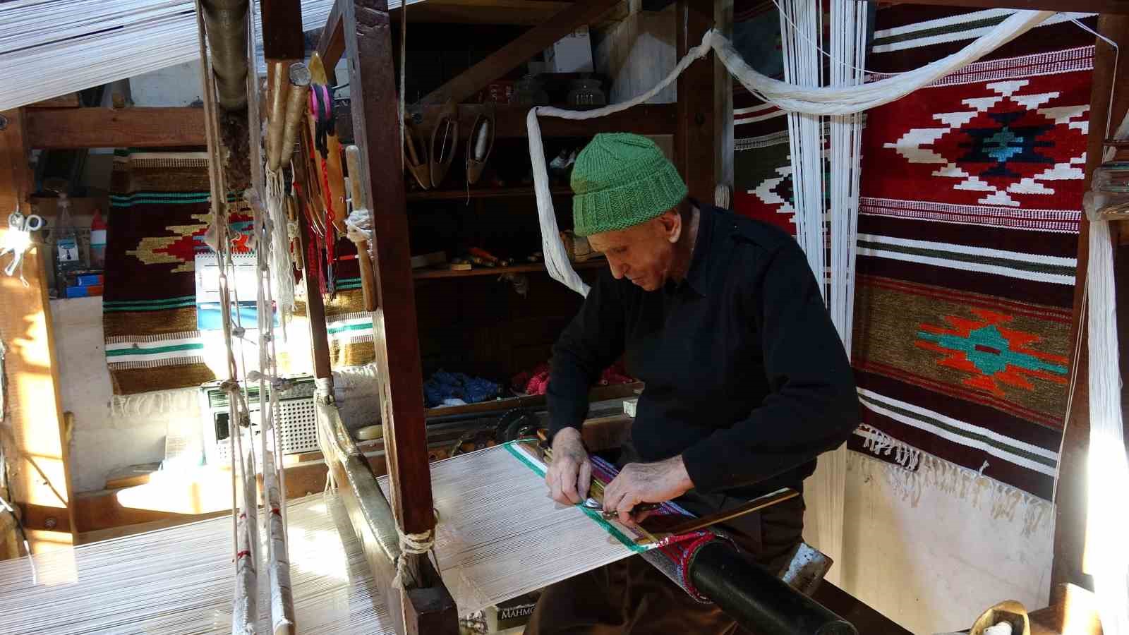antep kilimini yasatmak icin 80 yildir tezgah basinda 4 FnGOabKQ