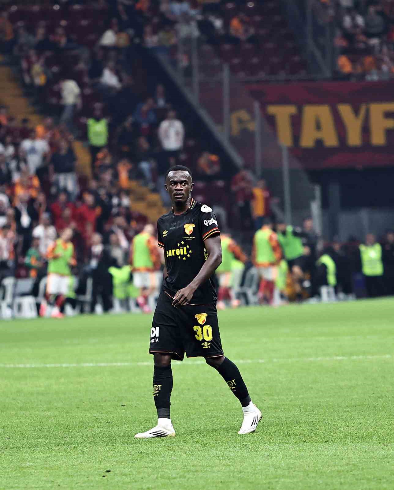 anthony dennis kariyerinin en golcu sezonunu yasiyor 2