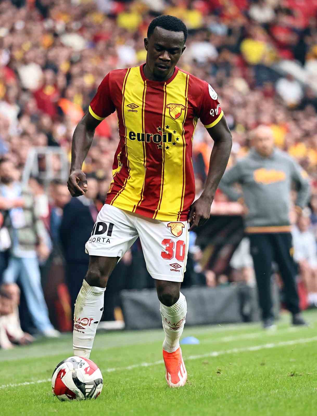 anthony dennis kariyerinin en golcu sezonunu yasiyor 3 KOCGhWb6