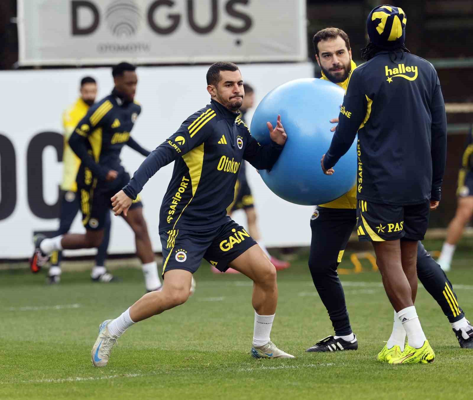 anthony musaba fenerbahcede ilk antrenmanina cikti 2 bJBHWV17