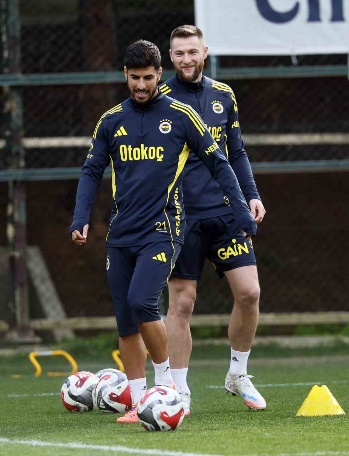 anthony musaba fenerbahcede ilk antrenmanina cikti 7 jabsCKK8