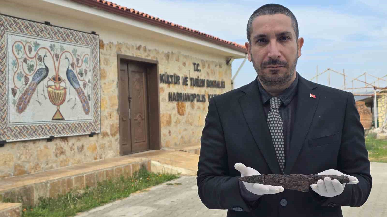 antik kazida 1500 yillik bicak seti bulundu 4 IzWJu98L