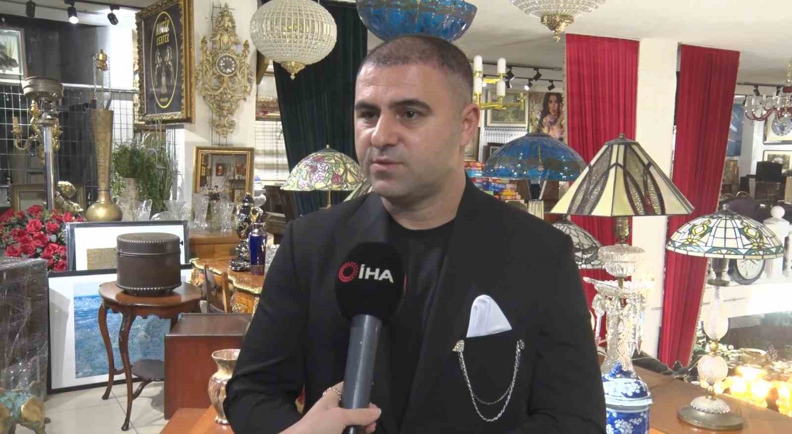 Antika mezatlarında ’canlı yayın’ tuzağı: Dolandırıcılar gece yarısı mesai yapıyor 4 antika mezatlarinda canli yayin tuzagi dolandiricilar gece yarisi mesai yapiyor 0 PZPHtUVU