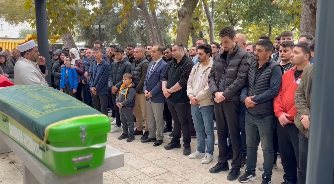 antrenmanda kalp krizi gecirip hayatini kaybeden kaleci topraga verildi 2 4JhGd5wf