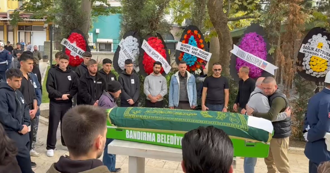 antrenmanda kalp krizi gecirip hayatini kaybeden kaleci topraga verildi 3 5PAvvqz7