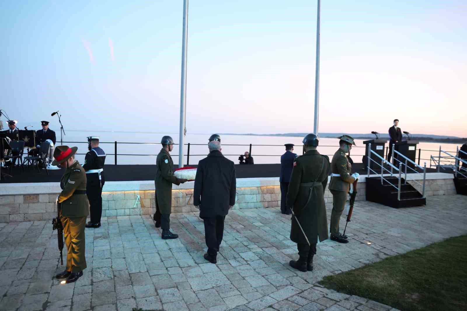 Anzaklar, ‘Şafak Ayini’ ile atalarını andı 6 anzaklar safak ayini ile atalarini andi 2 TbHaGXi4