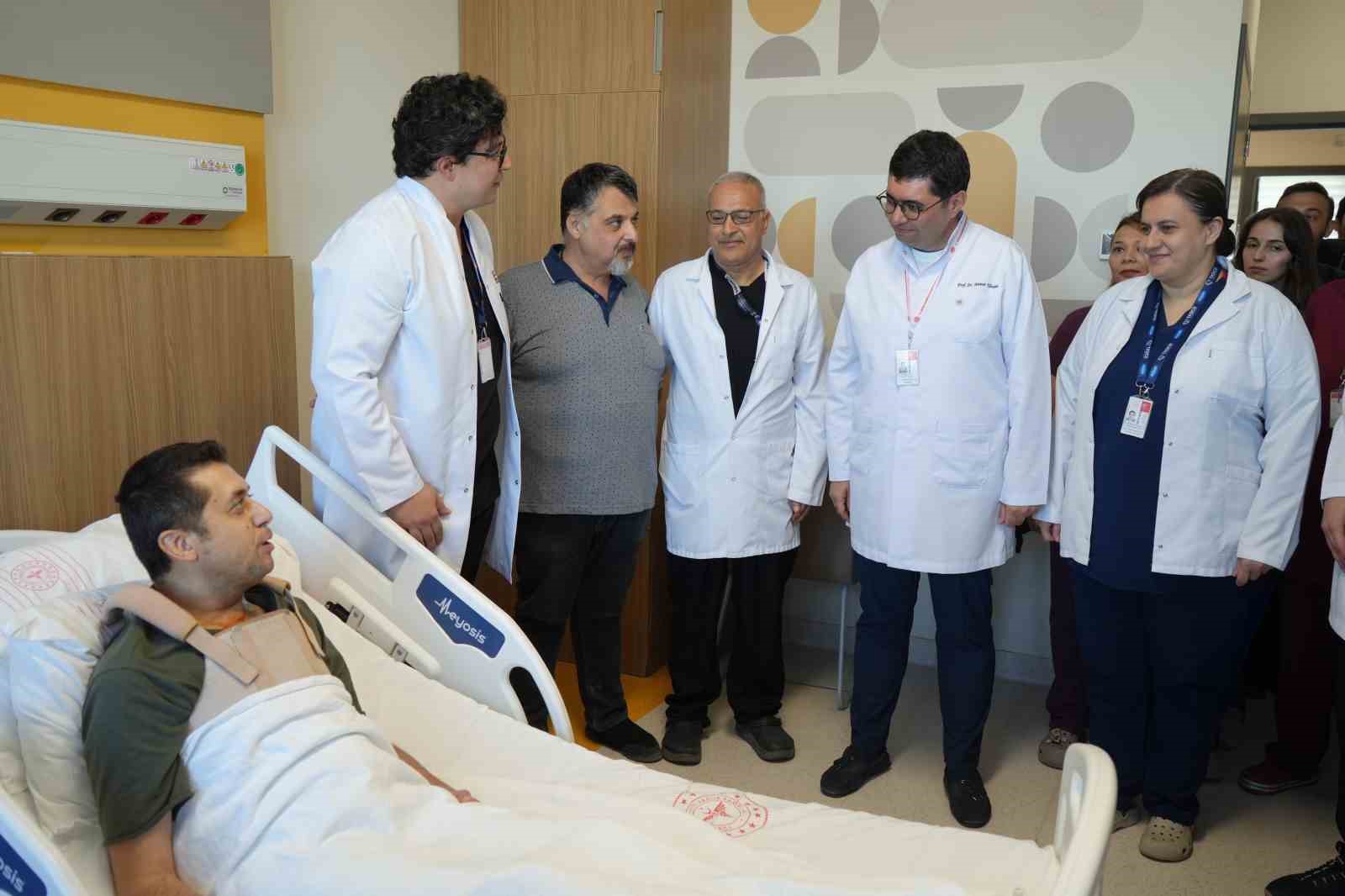 aortu bastan sona degistirilen hasta 10 saat suren kritik ameliyatla hayata tutundu 2 KDeRfcbY