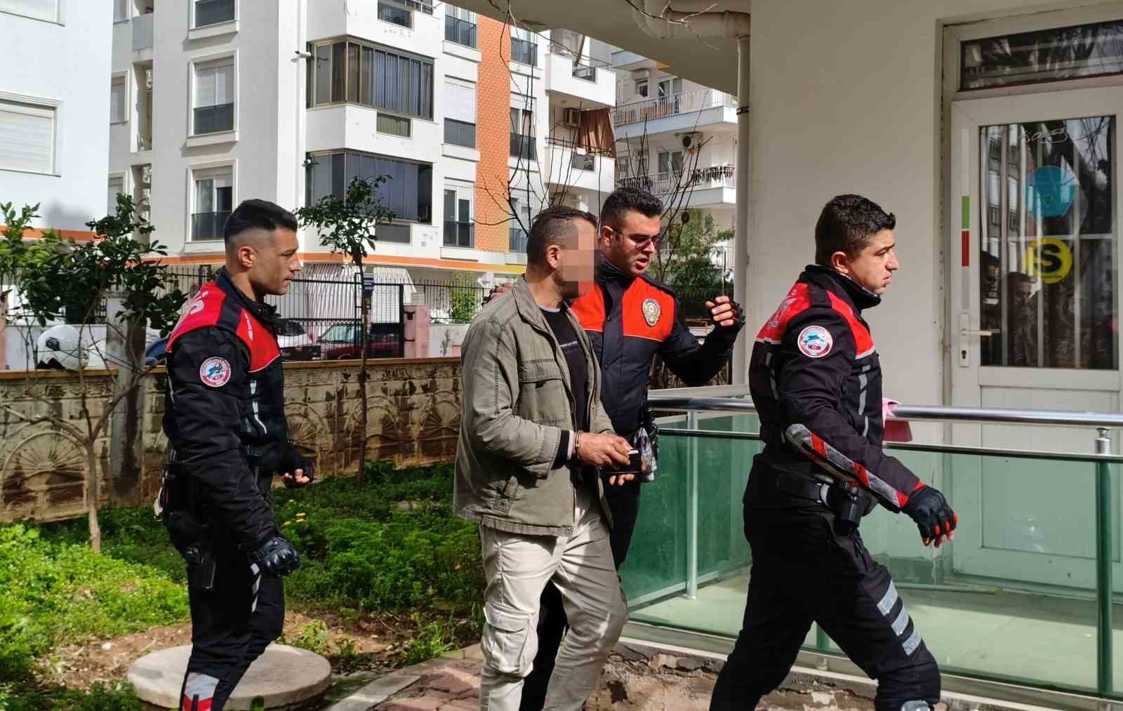 apartman bahcesine sakladigi pompali tufek polisi alarma gecirdi 1 f8hfYg4K