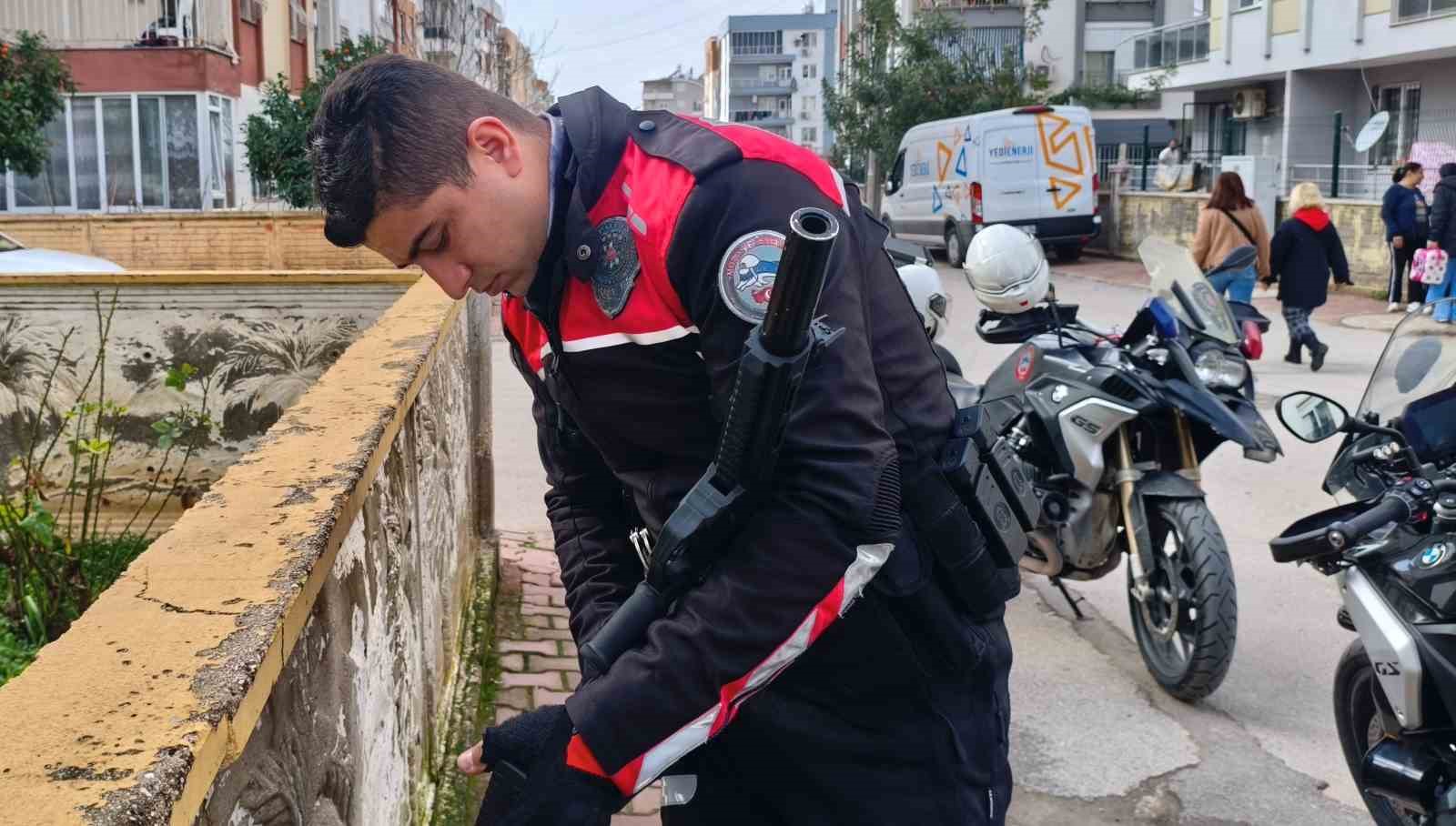 apartman bahcesine sakladigi pompali tufek polisi alarma gecirdi 2 B3GgALym