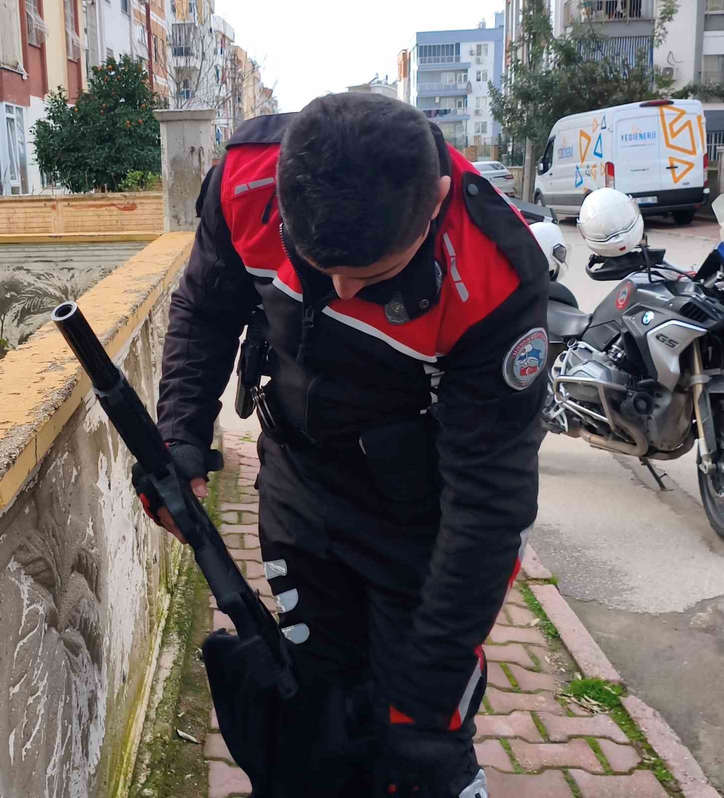 apartman bahcesine sakladigi pompali tufek polisi alarma gecirdi 3 Y2S8Ybuc