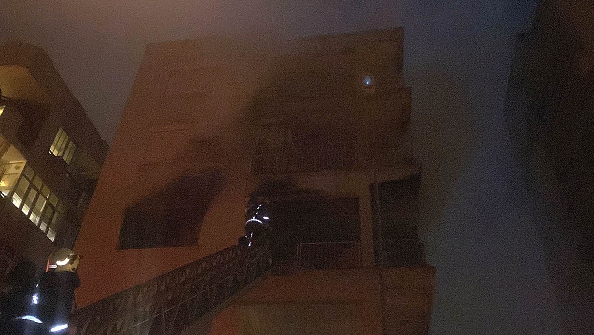 apartman dairesi kule dondu ev sahibi komsularin yardimiyla evden cikartildi 4 RYdbTLtz