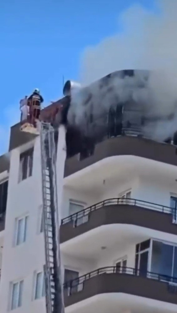 apartman dairesinde cikan yangin sonduruldu 1 zwTDM8DE