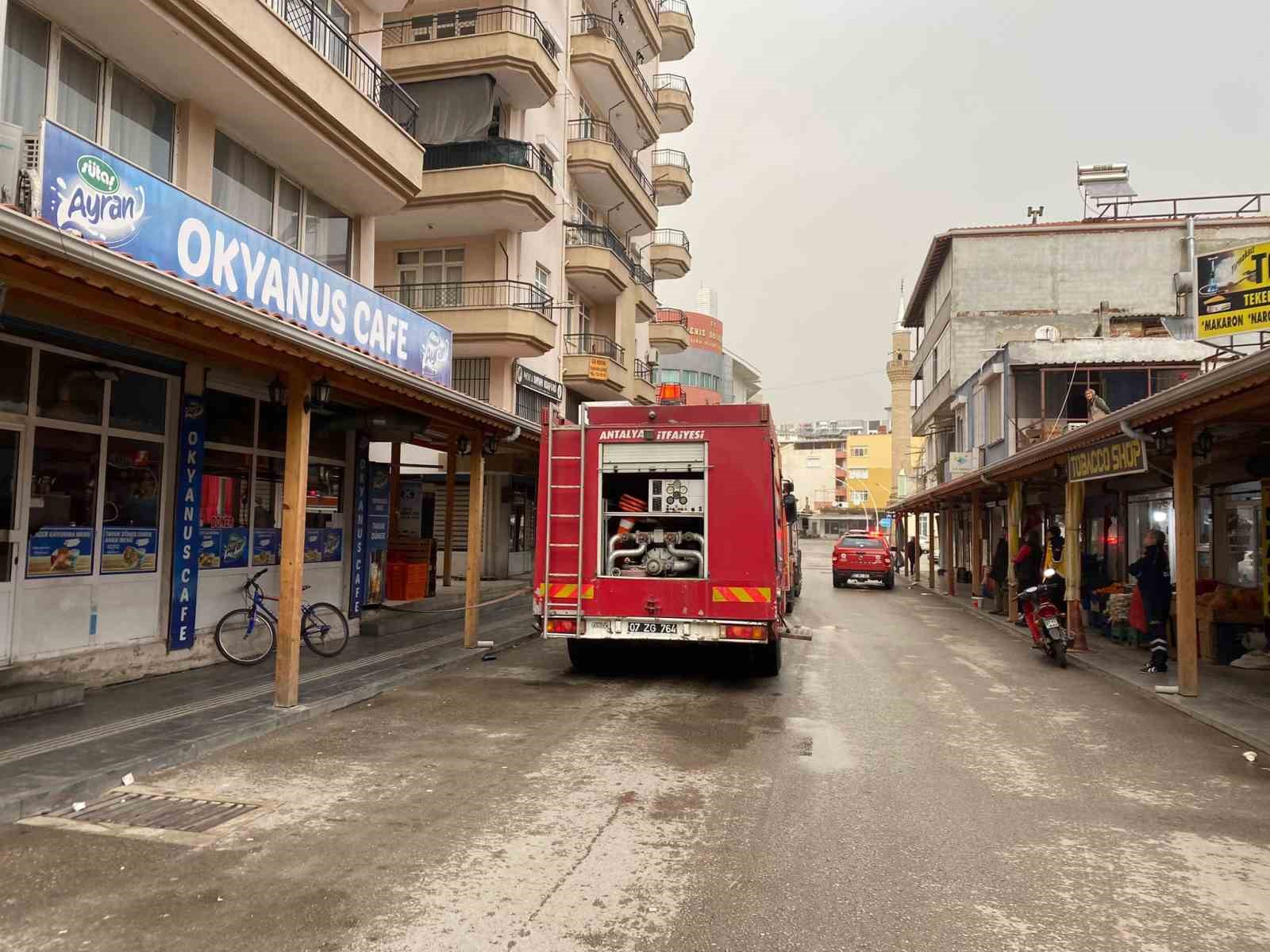 apartman dairesindeki yangin korkuttu 2 NX2AsMIY