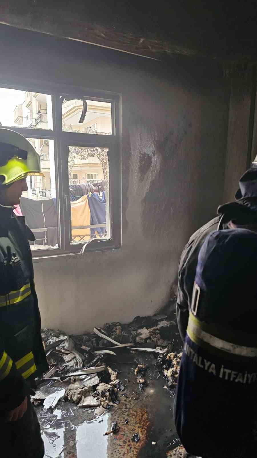 apartman dairesindeki yangin korkuttu 5 RdeB7uYR