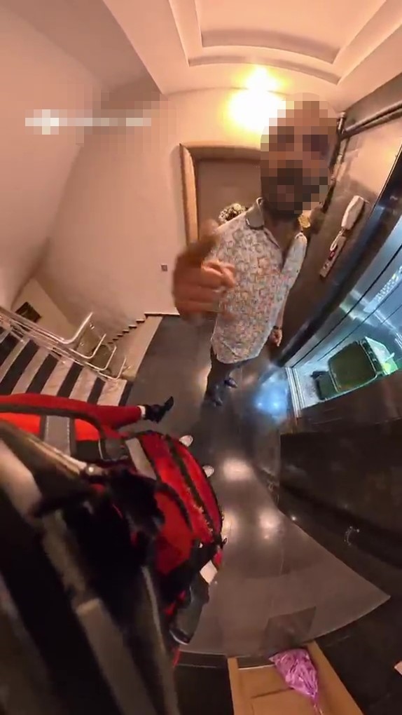 apartman gorevlisi ile kadin motokurye arasinda asansor kullanimi tartismasi karakolluk oldu 8 P2FeqD43