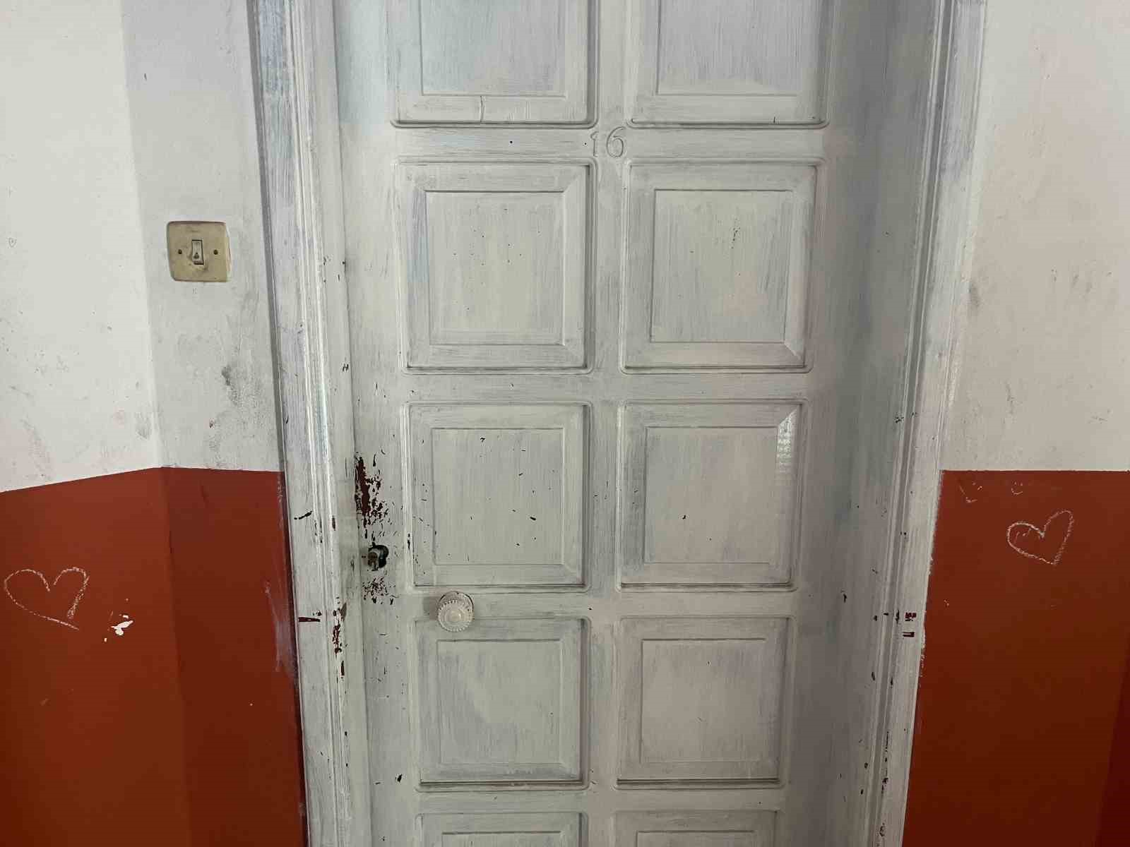 apartmana eli bos girdi disariya altinda akrobasi bisikleti ve cantayla cikti 4 jyYdLjDi