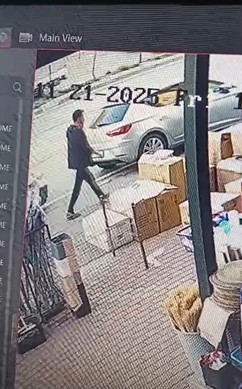 apartmana eli bos girdi disariya altinda akrobasi bisikleti ve cantayla cikti 9 8TEmQyEW