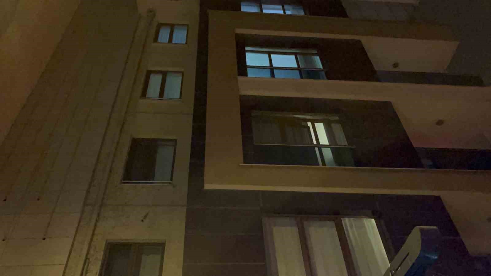 "Apartmana molotof kokteyli atıldı" ihbarı ekipler harekete geçirdi 4 apartmana molotof kokteyli atildi ihbari ekipler harekete gecirdi 0 6EJm1ZV1