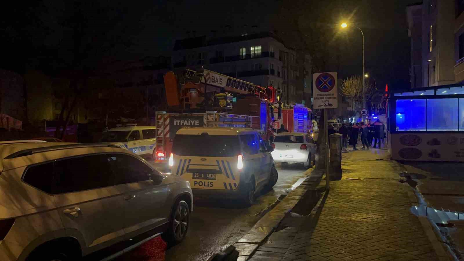 "Apartmana molotof kokteyli atıldı" ihbarı ekipler harekete geçirdi 7 apartmana molotof kokteyli atildi ihbari ekipler harekete gecirdi 3