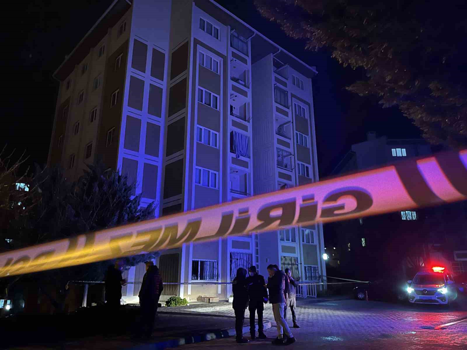 Apartmanda böcek ilaçlaması zehirlenmeye yol açtı: 11 kişi hastanelik oldu 5 apartmanda bocek ilaclamasi zehirlenmeye yol acti 11 kisi hastanelik oldu 1