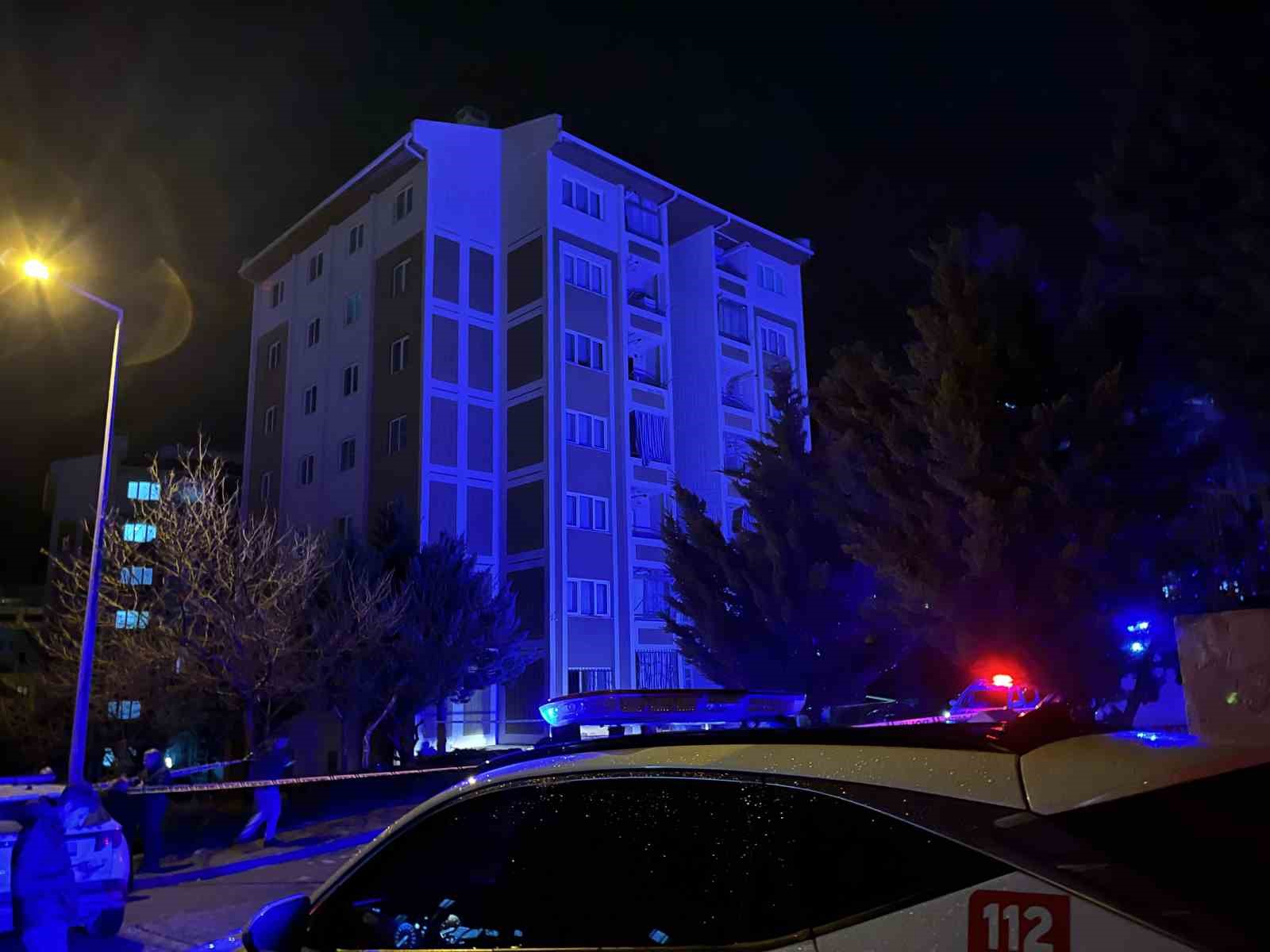 Apartmanda böcek ilaçlaması zehirlenmeye yol açtı: 11 kişi hastanelik oldu 8 apartmanda bocek ilaclamasi zehirlenmeye yol acti 11 kisi hastanelik oldu 4 1Z13H6RG