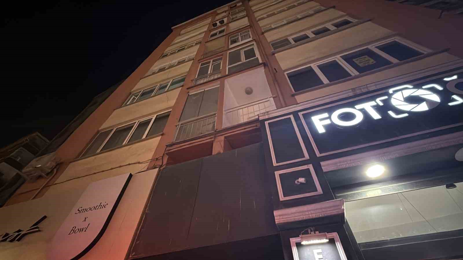 apartmanda cikan yanginda dumanlar daireleri sardi bina tahliye edildi 1 Ka7JWLvD