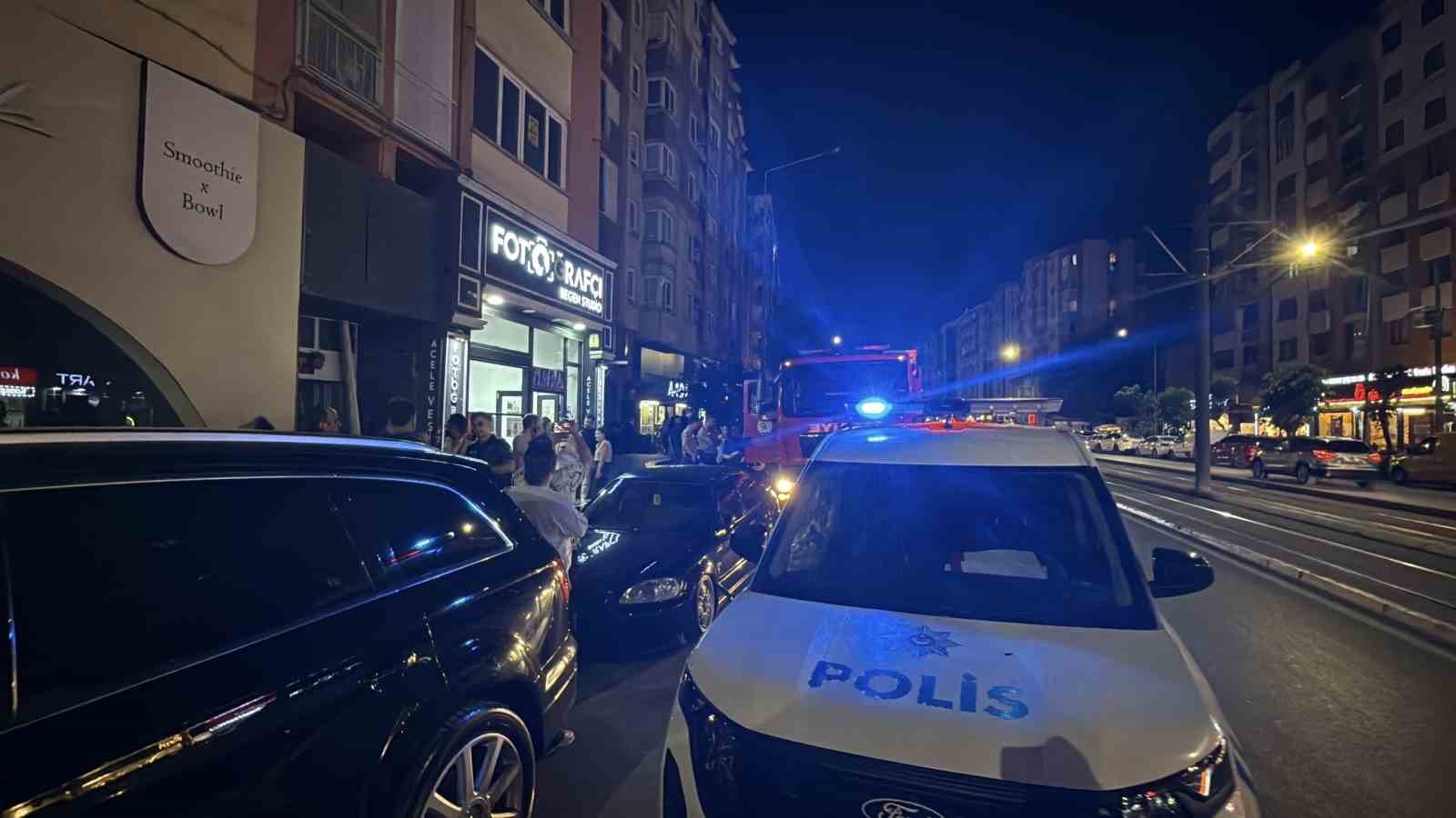 apartmanda cikan yanginda dumanlar daireleri sardi bina tahliye edildi 3 wIAtFPp6