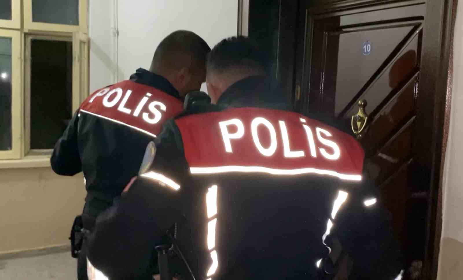 apartmandan gelen cigliklar polisi alarma gecirdi 1 8w2e67EL