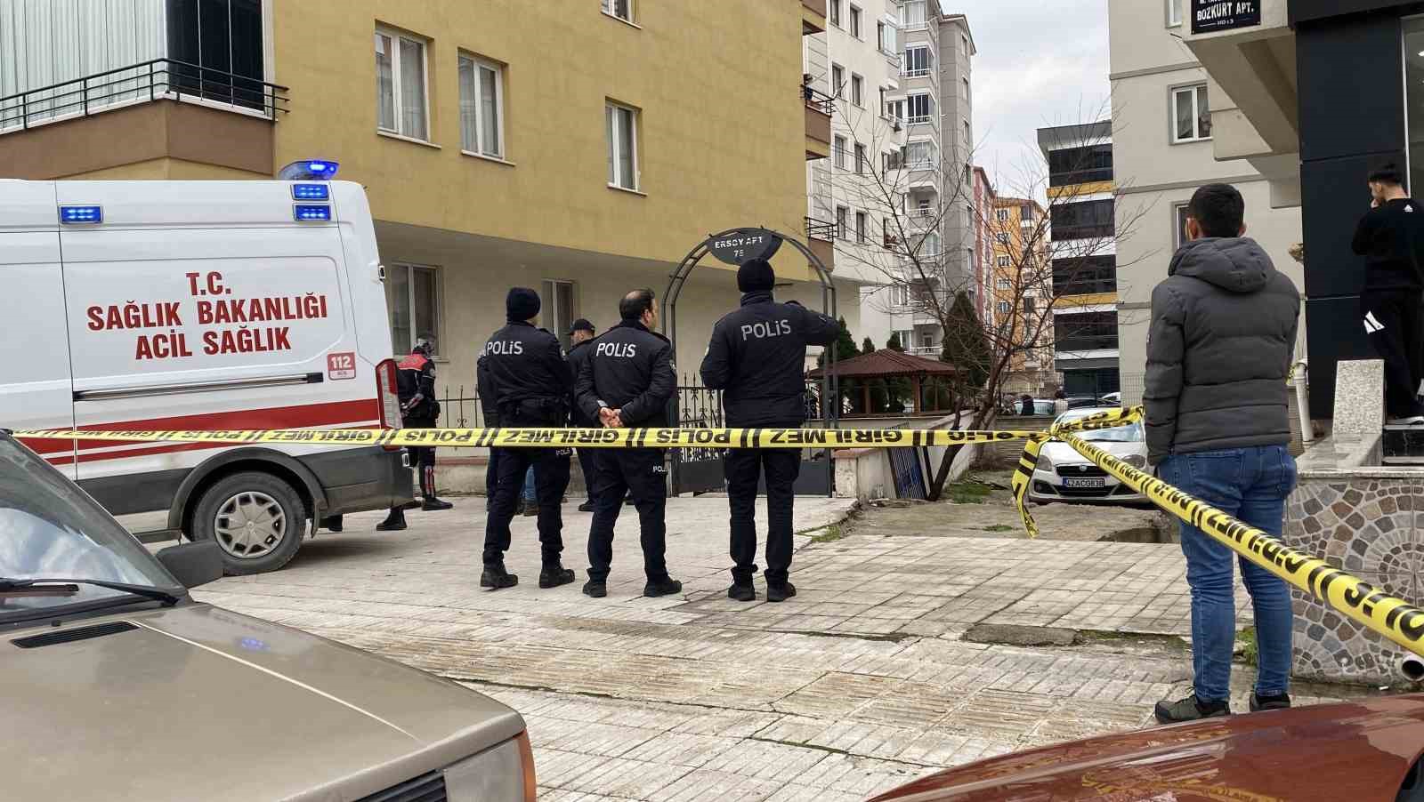 apartmanin 8 katindan dusen adam hayatini kaybetti 0 YlQCVTtW