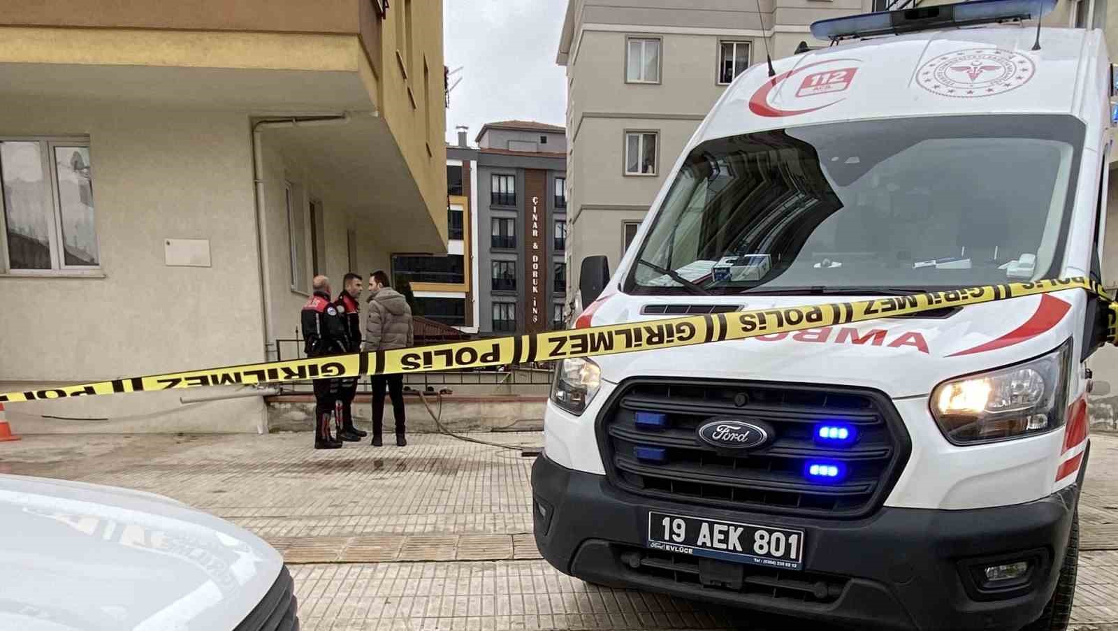 apartmanin 8 katindan dusen adam hayatini kaybetti 1 nNjSvQWv