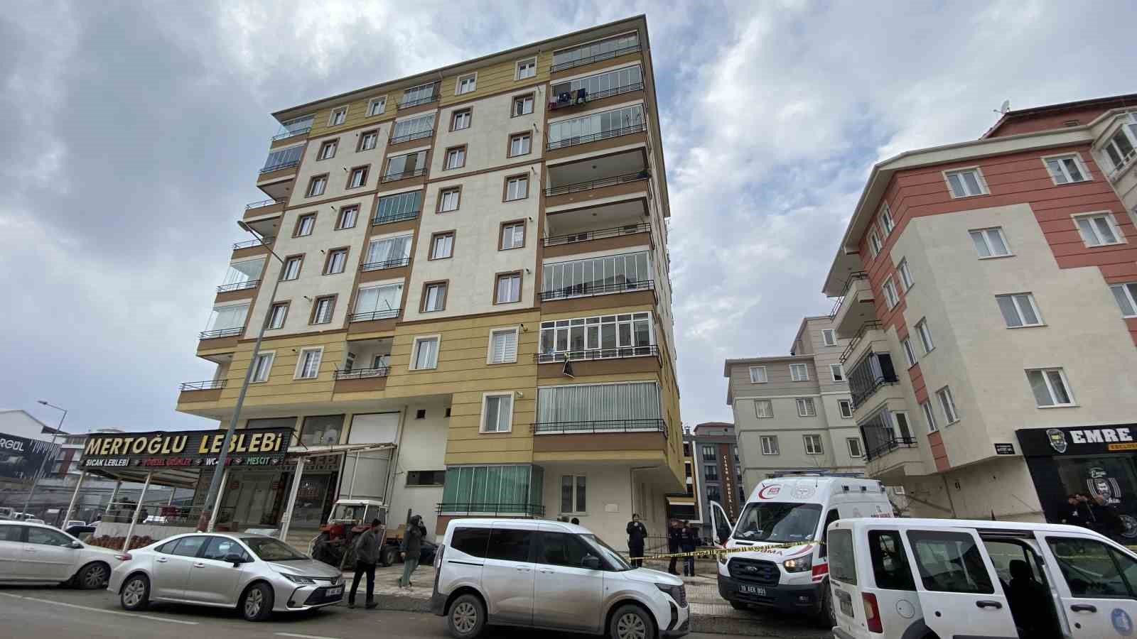 apartmanin 8 katindan dusen adam hayatini kaybetti 2 wgNUf5ZQ