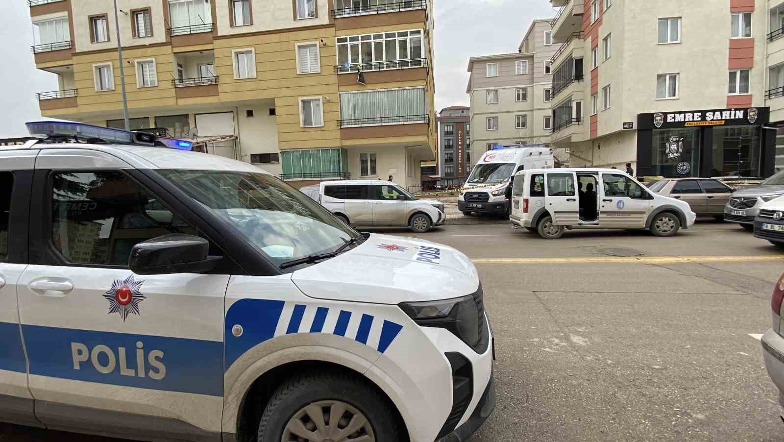 apartmanin 8 katindan dusen adam hayatini kaybetti 3 1OLhtK7b