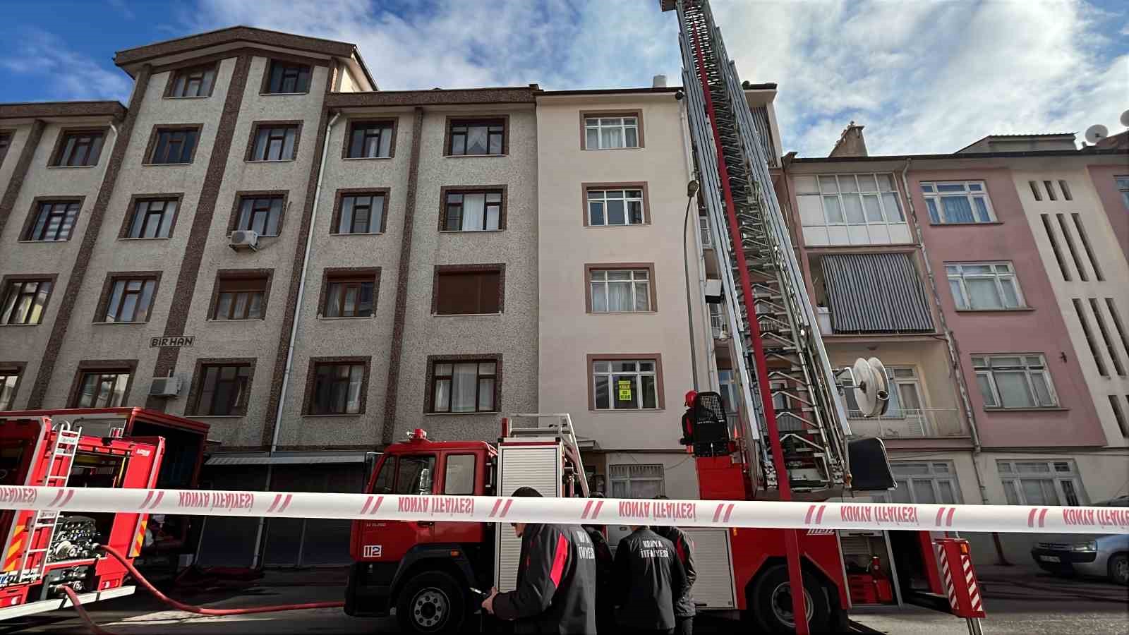 apartmanin catisinda cikan yangin korkuttu 2 irZ1ZjK9