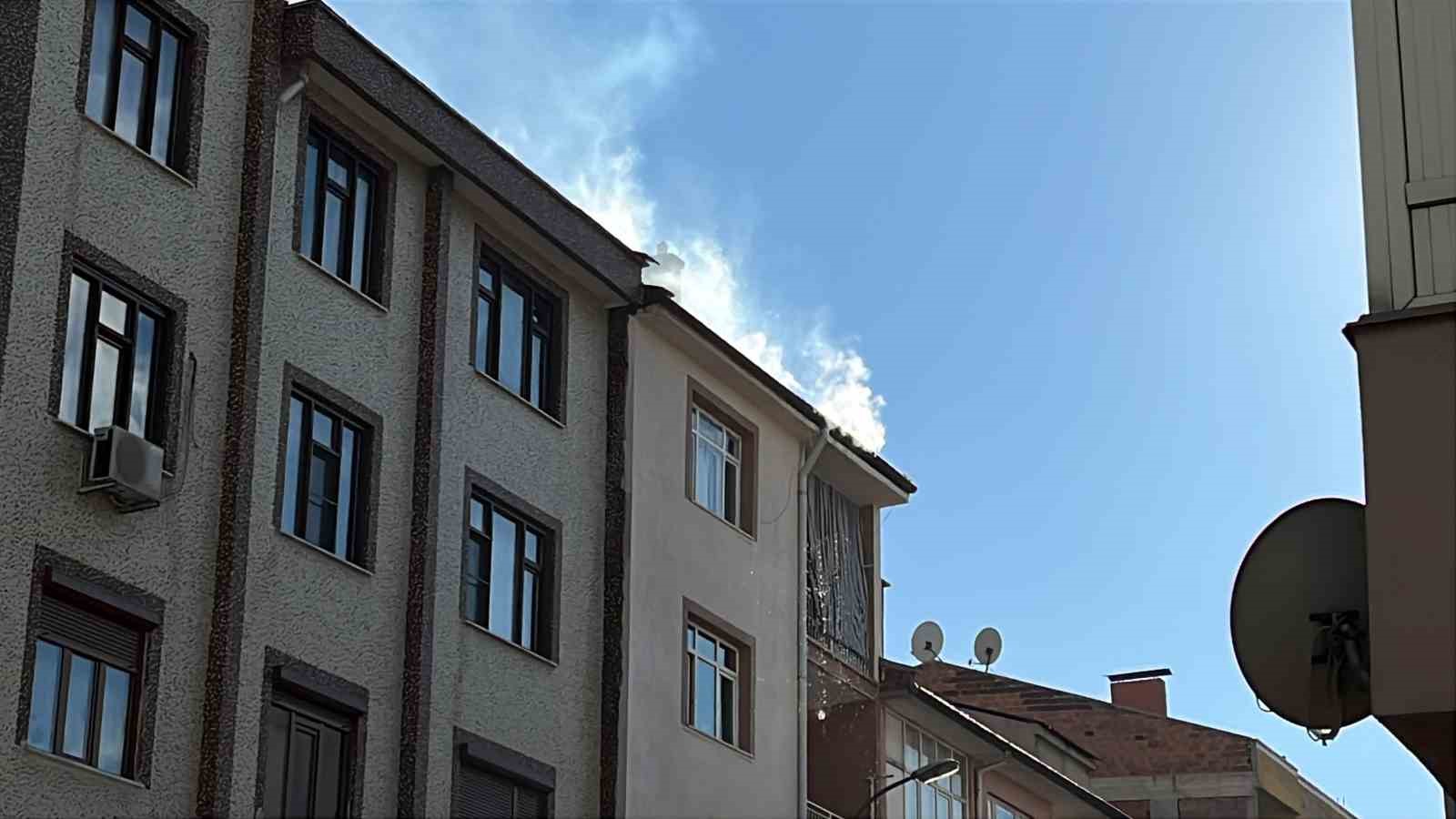 apartmanin catisinda cikan yangin korkuttu 3 LM4guIAG