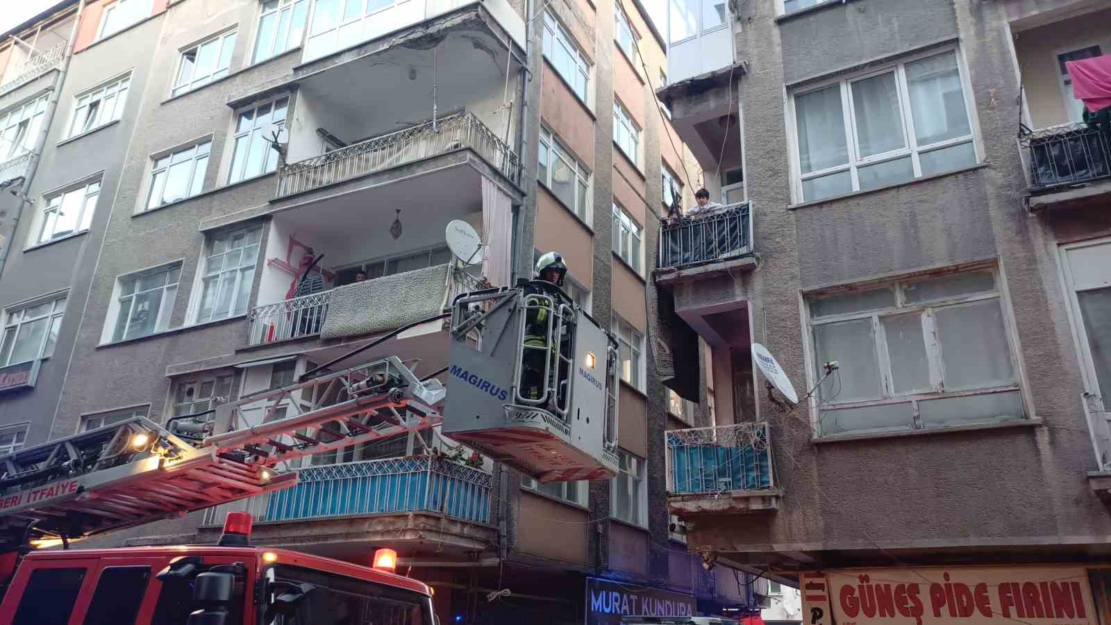 Apartmanın koridorunda çıkan yangın paniğe neden oldu 7 apartmanin koridorunda cikan yangin panige neden oldu 3 rjBD9Hf9