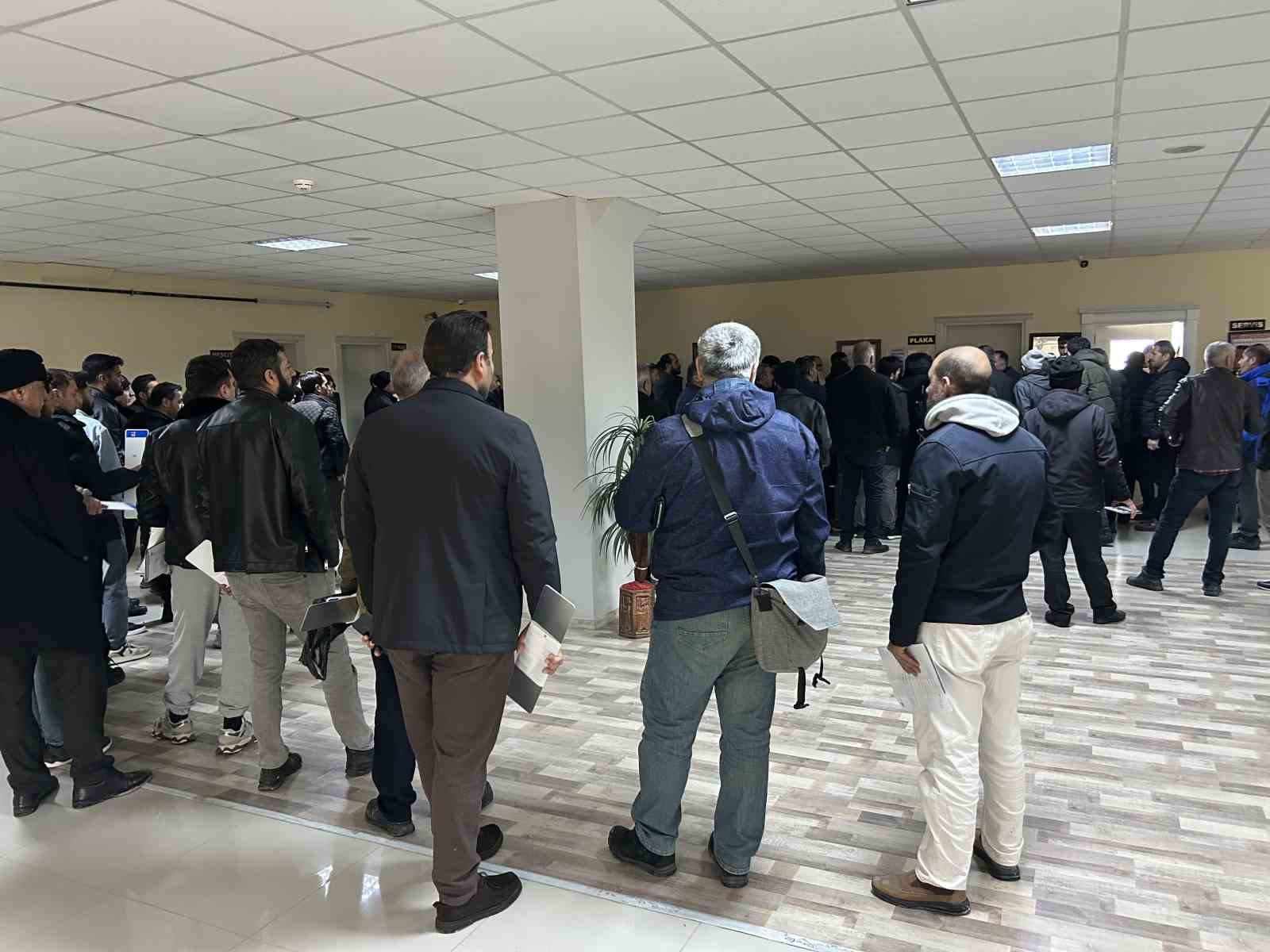 app plaka degisiminde sure uzatildi yogunluk azalmadi 0 cmuDS4Pl