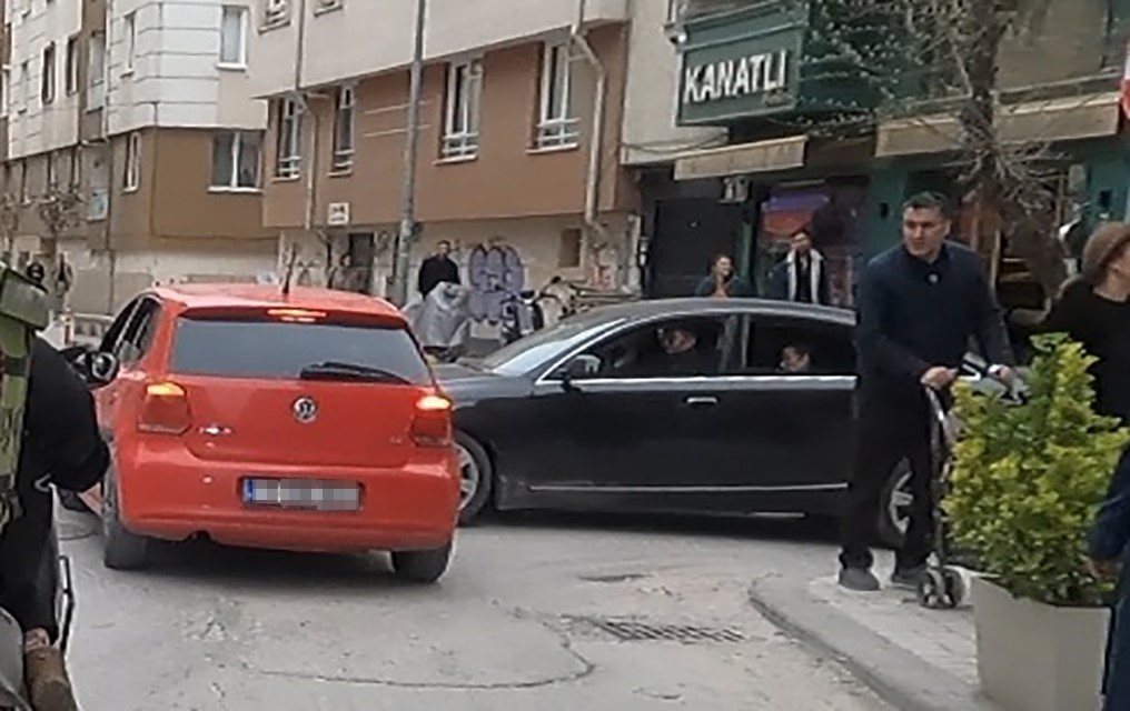ara sokaktaki kaza ani anbean kamerada 1 cSIyYapR