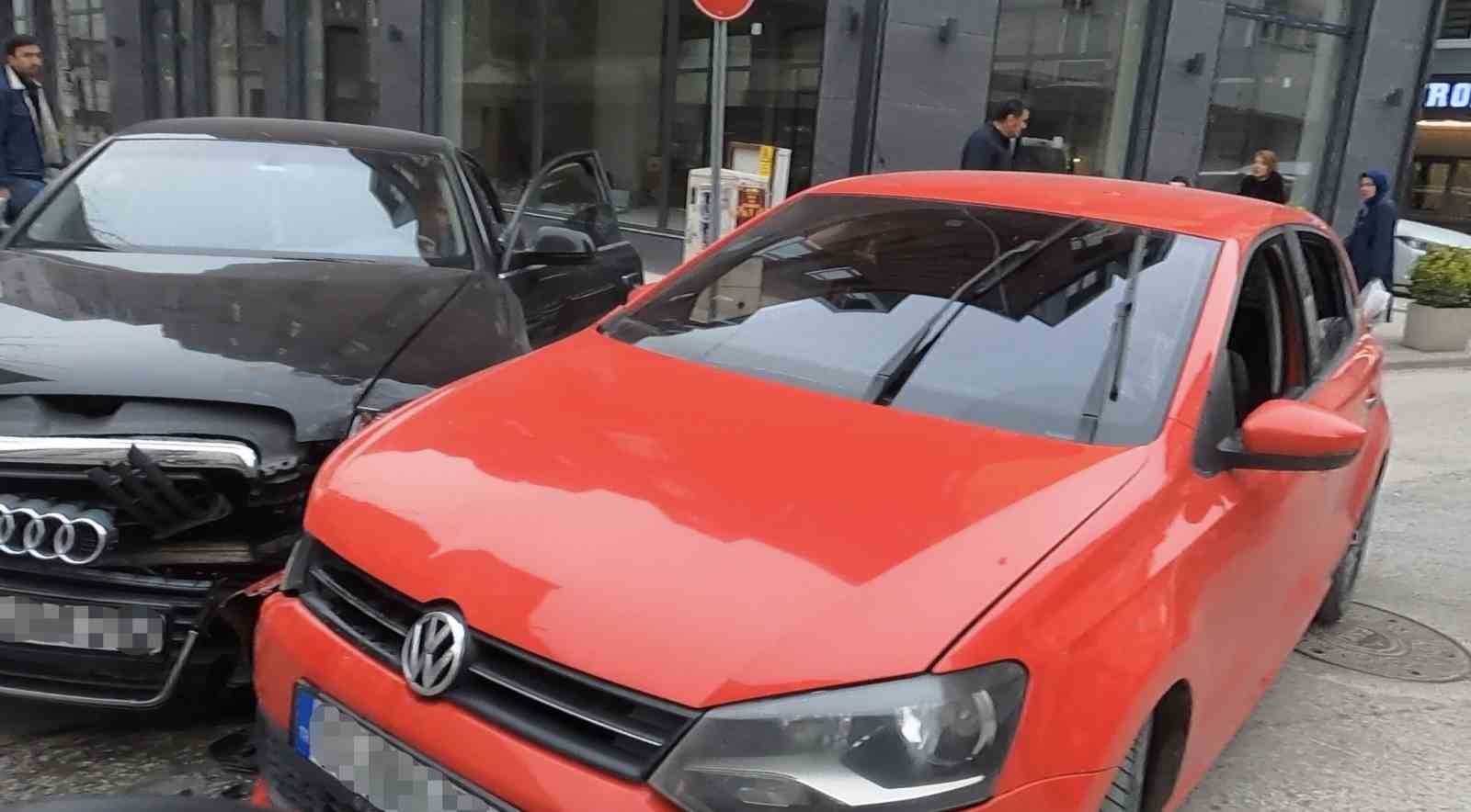 ara sokaktaki kaza ani anbean kamerada 2 AeqwtHgk