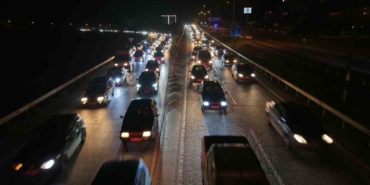 ara-tatil-bitti-tatilcilerin-donus-yolculugu-basladi-43-ilin-gecis-noktasinda-trafik-yogunlugu-artti-k5UDLkfH.jpg