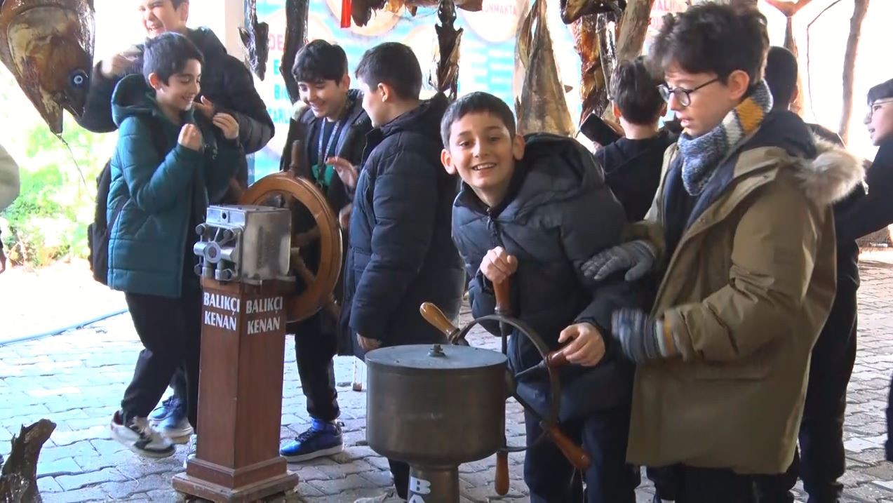 ara tatile giren ogrencilerden balik muzesi ziyareti 3 ehnyL2a8